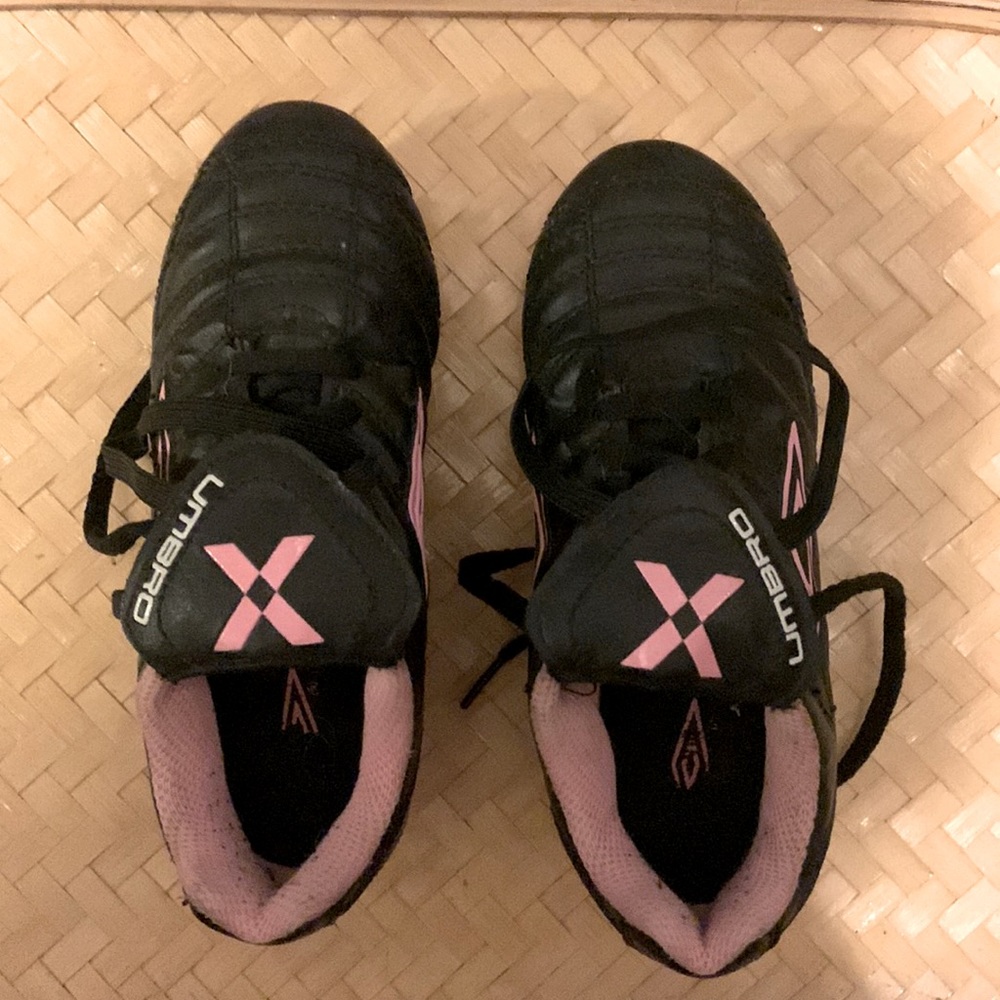 Size 13Y Umbro kids cleats